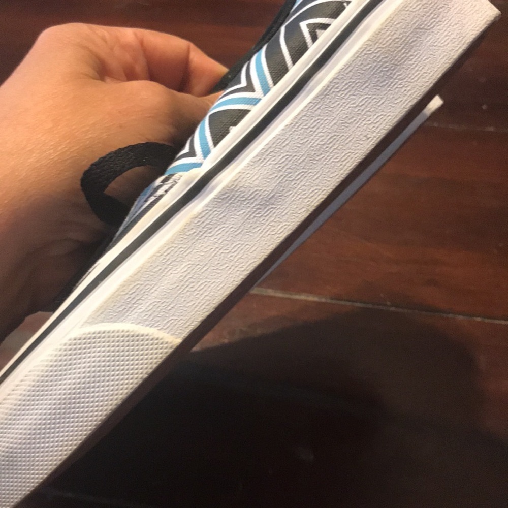 Vans - Picture 3 of 6